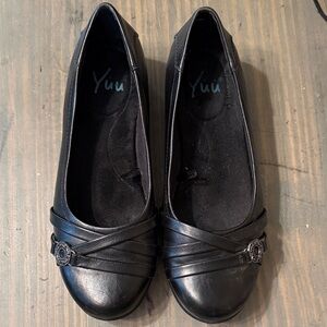 Yuu Women's Black Loafers with Decorative Buckle